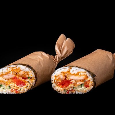 Хэнд Ролл с лососем в Tanaka суши по цене 755 ₽