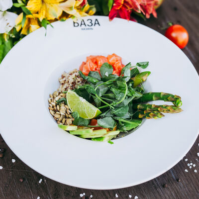 Салат Поке-Боул с лососем в БАЗА по цене 950 ₽