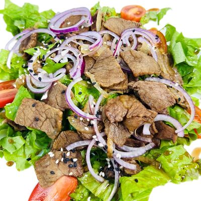 Салат с телятиной на зеленой подушке в Гейша суши по цене 635 ₽