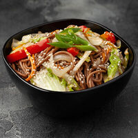 Гречневая лапша с овощами в SushiHit