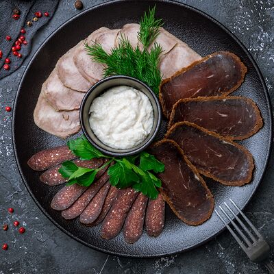 Мясная нарезкав СЕМАВИ Ресторан по цене 1700 ₽