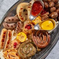Ассорти колбас гриль в Папаша Клаусс