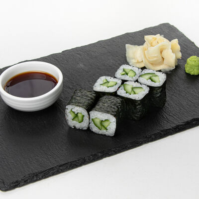 Мини-ролл с огурцом в Сакура по цене 85 ₽