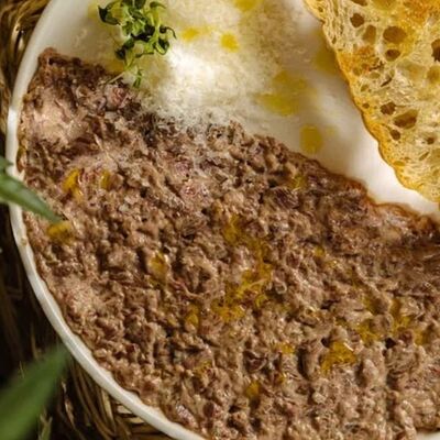 Классический тартар из мраморной говядиныв Dodici Italy по цене 890 ₽