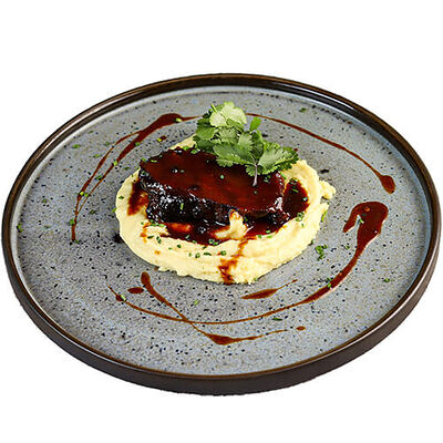 Томленые щечки Тонкацу с картофельным пюре в Chojo Izakaya по цене 940 ₽