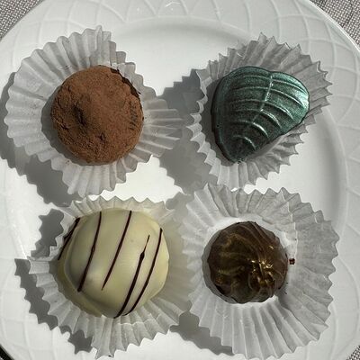 Конфеты с марципаном в Wine & Vine по цене 220 ₽