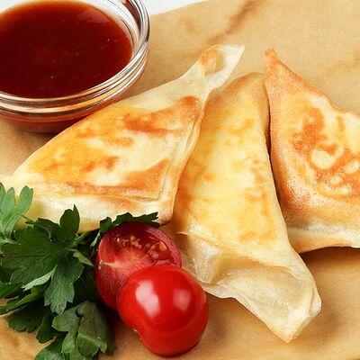 Моцарелла, запеченная в харумакив Максимилианс по цене 550 ₽