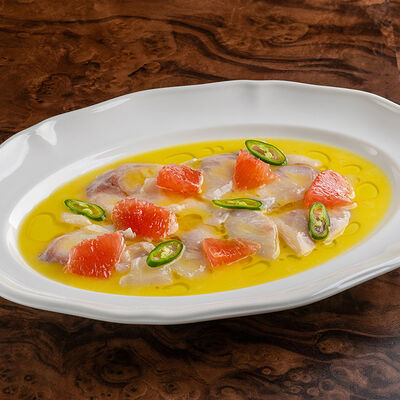 Севиче из дорадо под соусом из трех видов цитрусовых в Чочо по цене 950 ₽