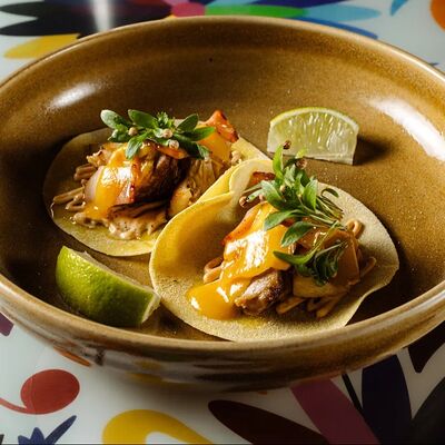 Тако с курицей и беконом в Rozas bar по цене 630 ₽