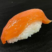 Суши с лососем в Cенсей