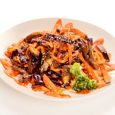 Лапша Вок с говядиной и соусом на выбор в Лаваши по цене 590 ₽