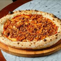 Пицца с рваной свининой в Mesto Burger