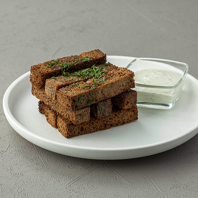 Ржаные гренки из печи с чесночным соусом в Диккенс по цене 320 ₽