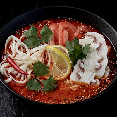 Суп Том Ям овощной в Hot Pizza по цене 590 ₽