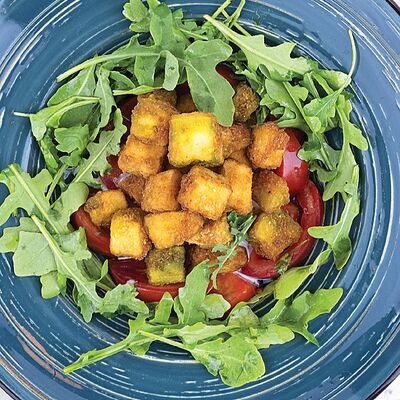 Салат с Хрустящими баклажанами и страчателлойв Тальятелло по цене 700 ₽