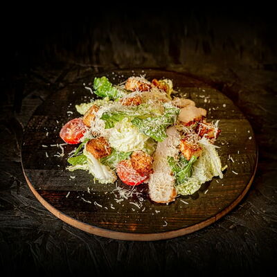 Салат Цезарь в KOSTROF по цене 478 ₽