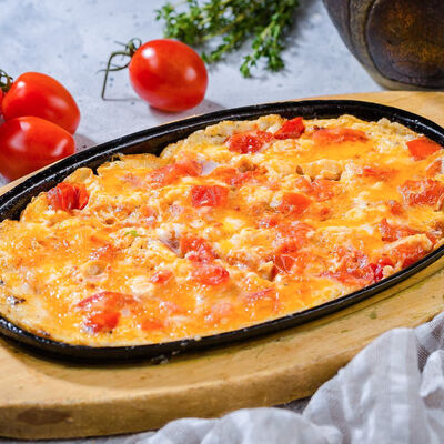 Яичница с помидорами в Сахара по цене 690 ₽