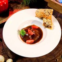 Говяжья щечка в винно-кофейном соусе в Рандеву