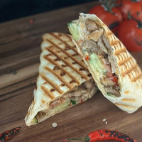 Шаурма со свининой и классическим соусом в LEAF BISTRO express
