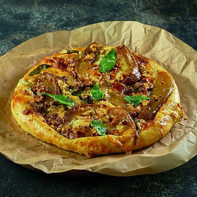 Хачапури с грушей и сыром с плесенью в Баклажан в ТЦ 