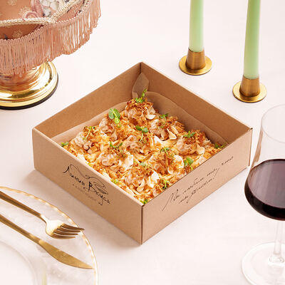 Бокс домашних вафель с муссом из тунца и луком фри в Линия Вкуса по цене 2800 ₽