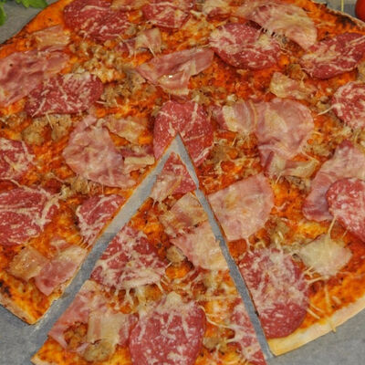 Пицца Мясной хит на тонком тесте в Хомячок по цене 760 ₽