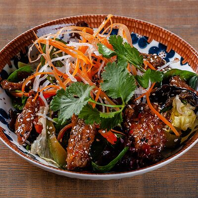 Салат с говядиной и грибами моэр в Bao по цене 570 ₽