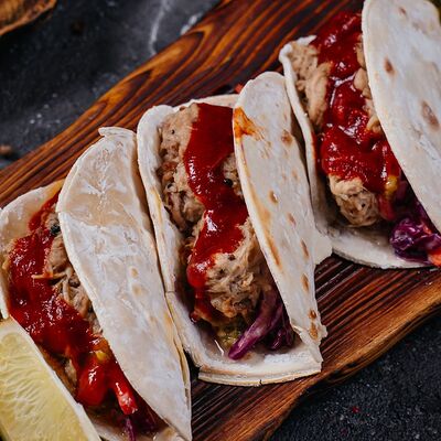 Тако со свиной лопаткой и гуакамоле в Пламя по цене 740 ₽