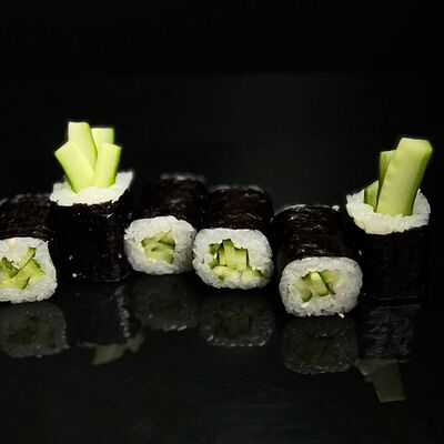 Ролл с огурцом в Moscow Роллы по цене 260 ₽