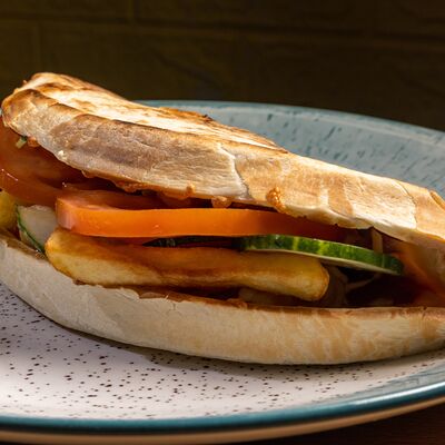 Пицца с курицей, сыром, фри и летним салатомв Сальмаидрис по цене 440 ₽