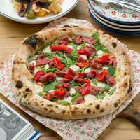 Пицца с ростбифом, печеным перцем под соусом тонато в Разжигатели