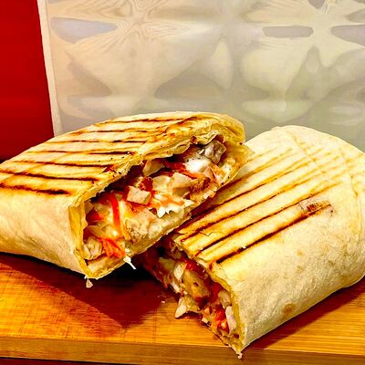 Шаурма с курицей в белом лаваше в Бурум Хаус по цене 375 ₽