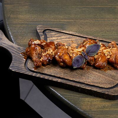 Крылья в соусе чили-барбекю в Лаунж бар 6/20 по цене 715 ₽