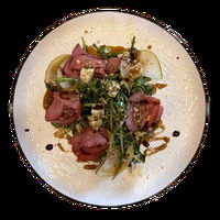 Салат с говядиной, грушей и горгонзолой в Пицца Паоло