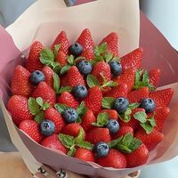 Букет из ягод Клубничный М в SweetGift клубника в шоколаде