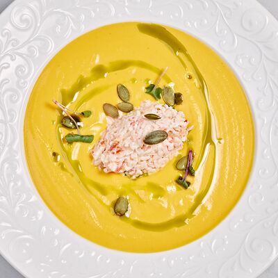 Крем-суп из тыквы с крабом в Икра по цене 590 ₽