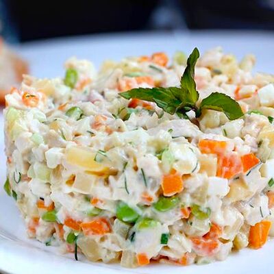 Салат Оливьев Мангал & Бар по цене 390 ₽