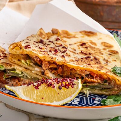 Манакиш с курицей в Maroon по цене 1290 ₽