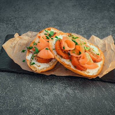 Брускетта с лососем в #proсчастье по цене 550