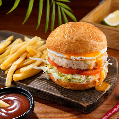 Бургер А-ля Цезарь в ЧиллДОМ по цене 710 ₽