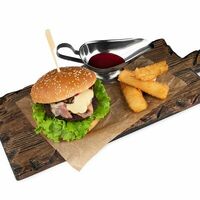 Бургер с мраморной говядиной, моцареллой и вишневым соусом в Benny Kitchen