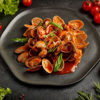 Острые жареные клеммы вонголе в Корё по цене 1080 ₽