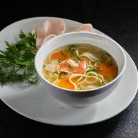 Куриный суп с тигровой креветкой в Fiolet