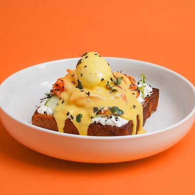 Французский тост с лососем и яйцом в Марсианин по цене 930 ₽