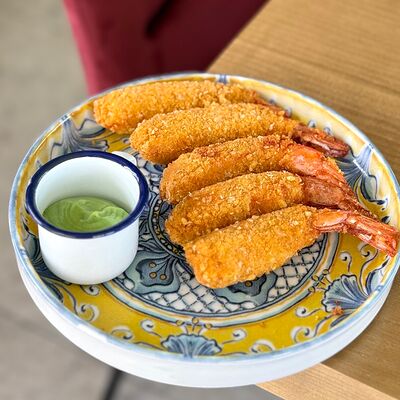 Хрустящие креветки с соусом васаби в Orengo food по цене 770 ₽