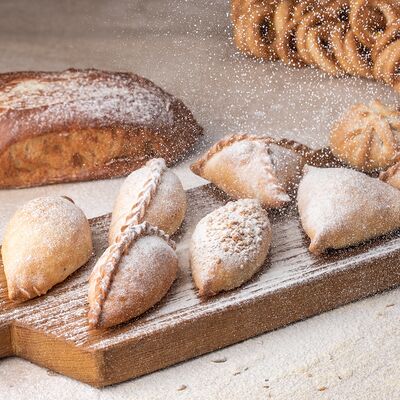 Пирожок с яблоками в Русская усадьба по цене 85 ₽