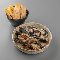 Мидии в соусе сливочный трюфель в Том Янг Бар