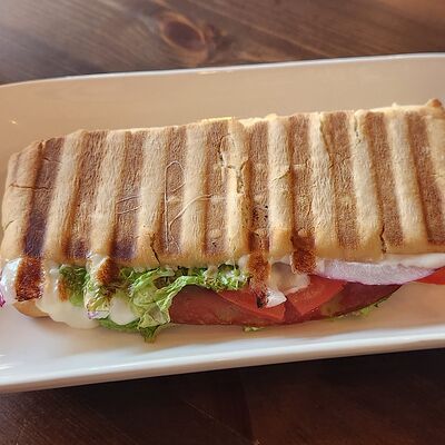 Панини с салями и моцареллой в Кофточка по цене 540 ₽