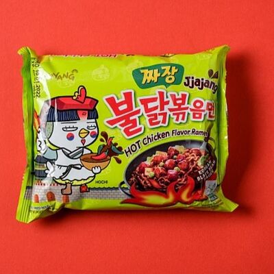 Острая лапша со вкусом курицы Джаджан Samyang в Lee's Food по цене 349