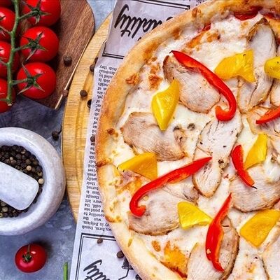 Пицца Курица с запеченным перцем 650г в Donna Maria PREMIUM по цене 1390 ₽